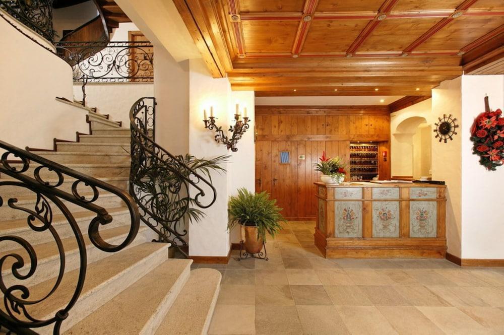 Hotel Cortina Cortina d'Ampezzo Exterior photo