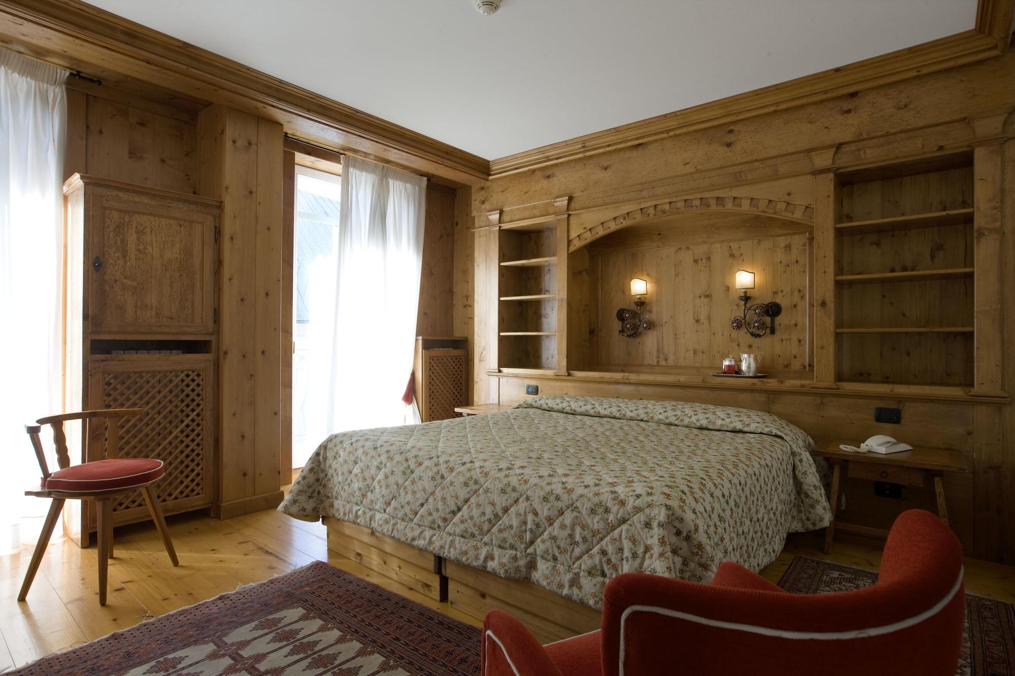 Hotel Cortina Cortina d'Ampezzo Exterior photo
