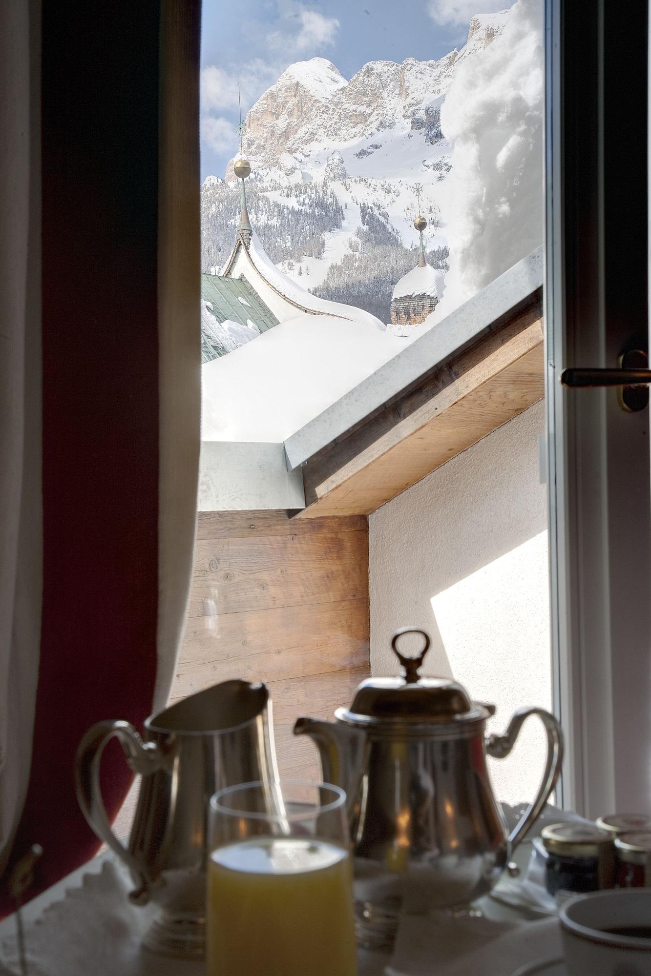 Hotel Cortina Cortina d'Ampezzo Exterior photo