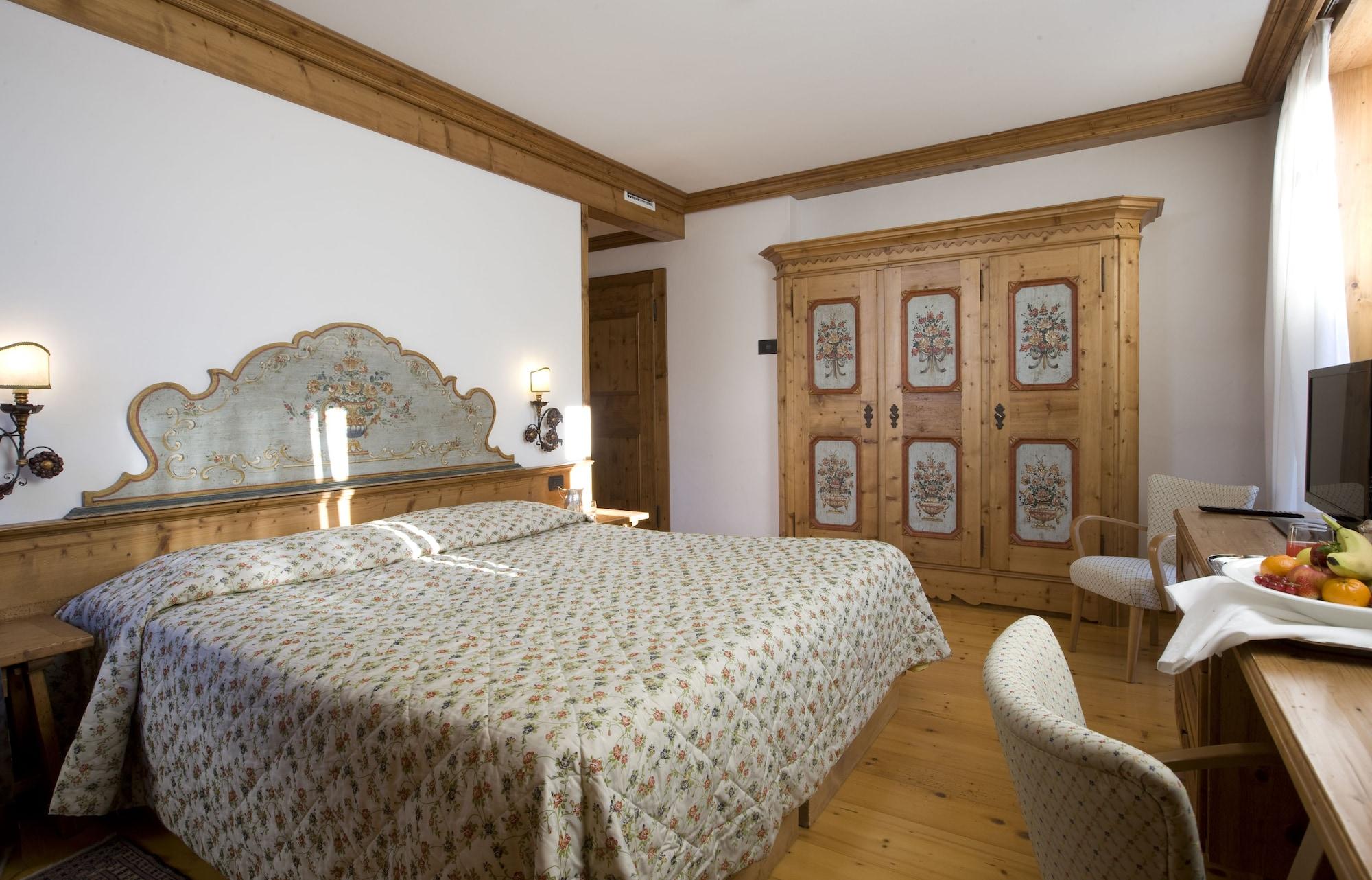 Hotel Cortina Cortina d'Ampezzo Exterior photo