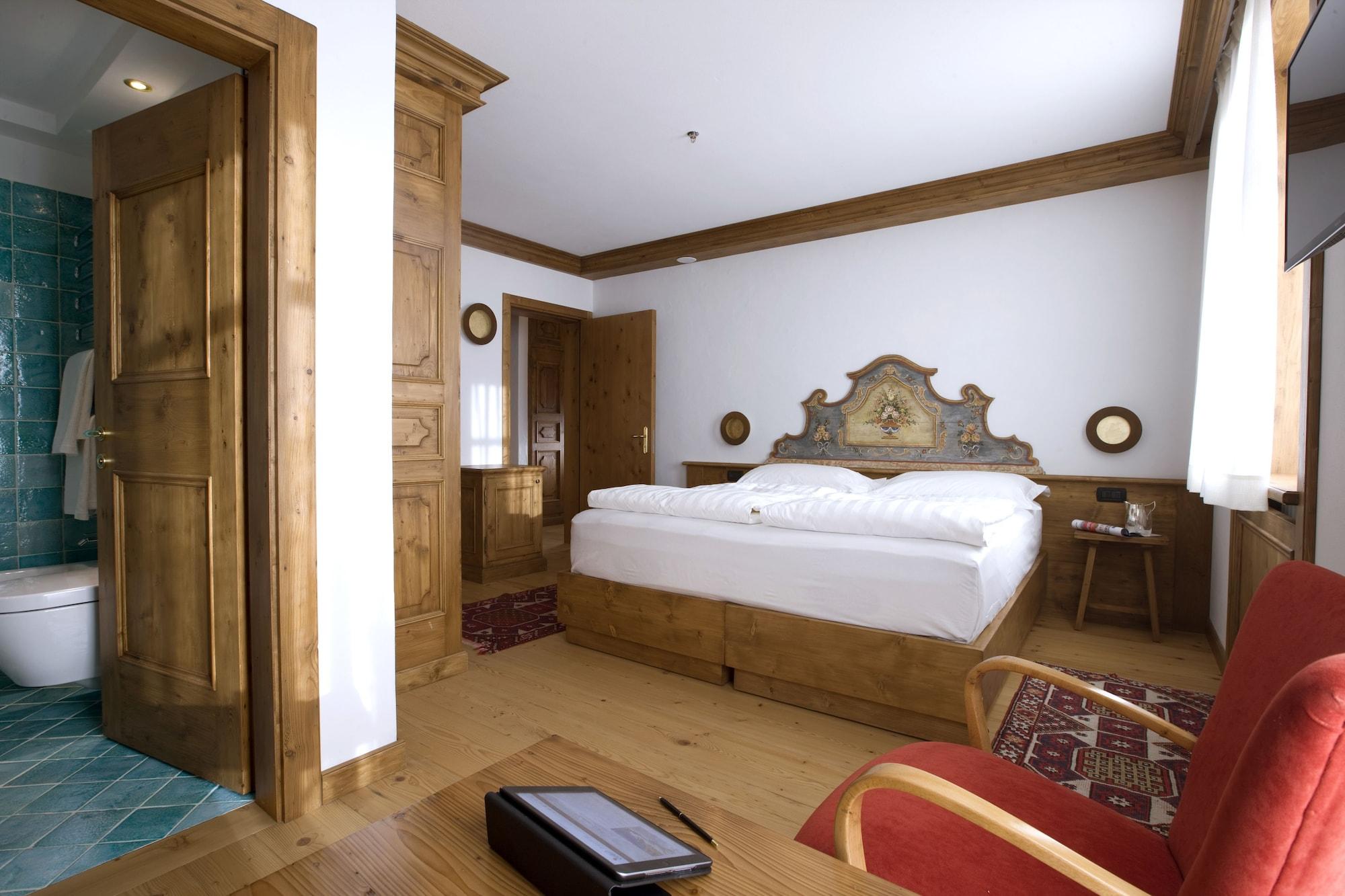 Hotel Cortina Cortina d'Ampezzo Exterior photo