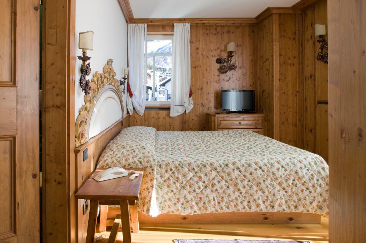 Hotel Cortina Cortina d'Ampezzo Exterior photo